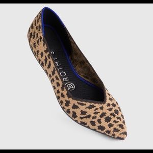 Great condition Rothy’s The Point Leopard Flat 9.5